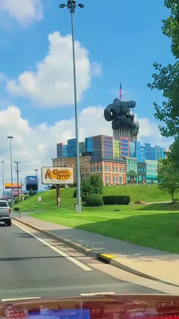 Look up... way up! A giant King Kong clings to the Hollywood Wax Museum in Pigeo