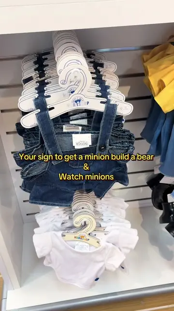 Besties get your @Build-A-Bear Workshop minion and take pictures @AMC Theatres �