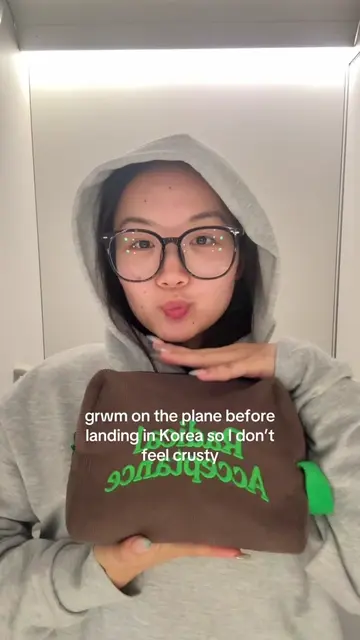 Can you tell that I am on only 4 hours of sleep? 🫩🫠 #inflight #skincareroutine