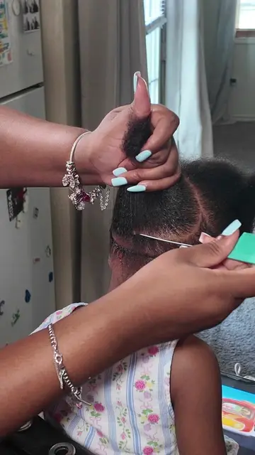 Dallas Texas kid braider my booking link is available in my bio 💕 #kidsbraidsty