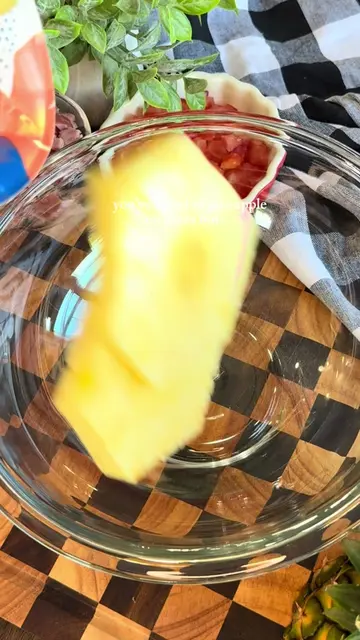 ❌ Pineapple on pizza ✅ Pizza on pineapple Now pineapple and pizza can finally li