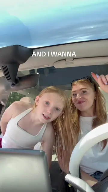 “YOU WANNA DYE IT- what?!” 💙💗Another (unrecognizable!!) summer hair transforma