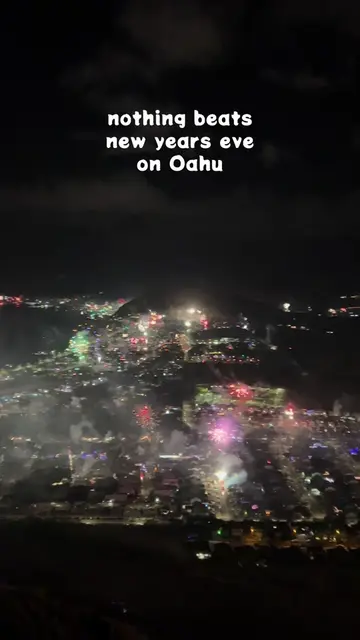 the firework show in Oahu on New Years Eve ✨ #oahuhawaii #fireworks #fireworksho