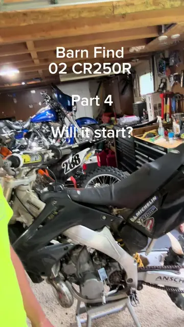 Part 4 of the barn find. Will she fire?!? #localdclass #moto #dirtbikes #restora