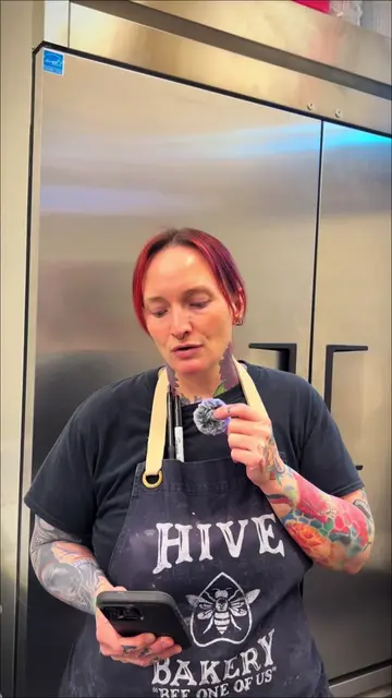 Reading hate comments🥴 #hivebakery #bakery #fyp #dfwfoodie #dfwfood 