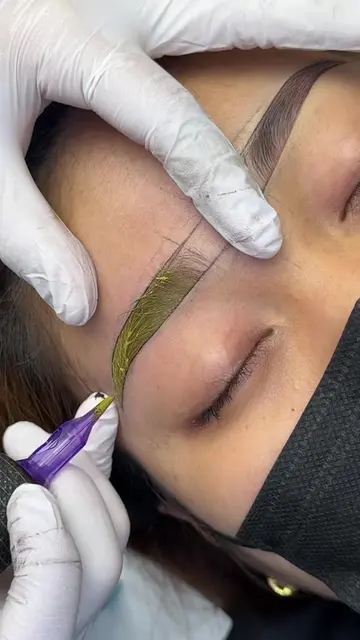 Green brows??? Joker vibe ni hehe