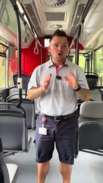 Wer hat eigentlich Vorrang ?  Rollstuhl oder Kinderwagen ?  Der Bus hat auch nur