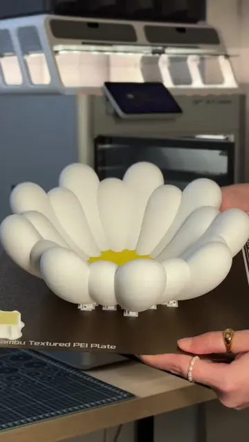 From 3D model to a beautiful flower vase 🌼 . . #3dprinting #bambulab #asmr #hom