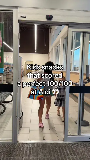 Kids snacks that scored a perfect 100/100 at Aldi. Save this for your next Aldi 