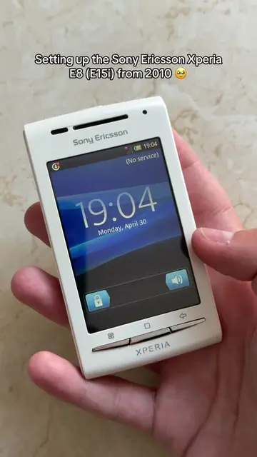 Setting up the Sony Ericsson Xperia X8 (E15i) from 2010 🥹 The newest addition t