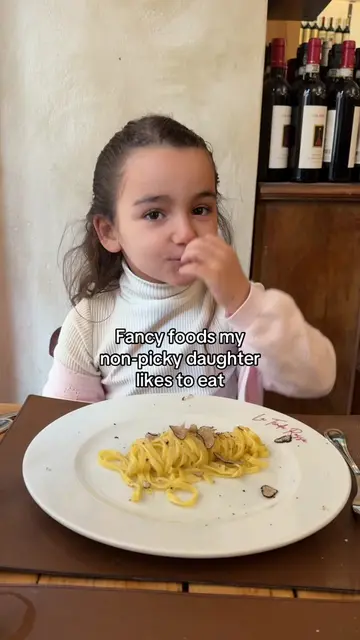 She’s going to be hard to impress. 😅👀 #Foodie #littlefoodie 