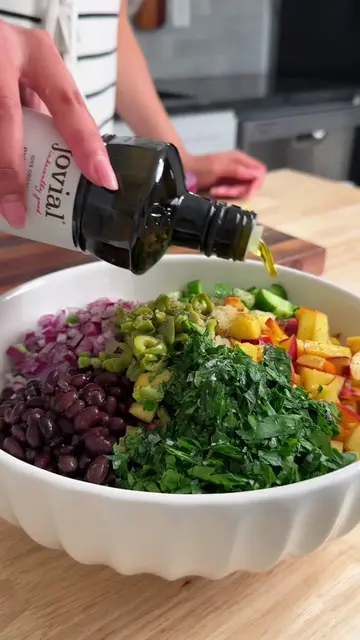 Quinoa Black Bean Salad 🍑🥗 #bloodsugarbalance #summersalad #healthyhabits Ingr
