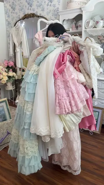 Shop online: editionstyles.com 🤍🎀 We ship worldwide!  #vintagedress #thriftfin