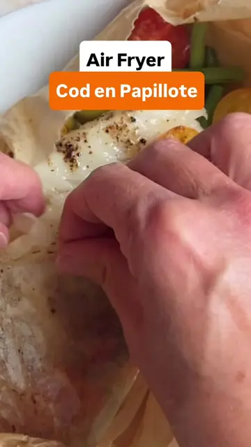 Air Fryer Cod en Papillote 🐟✨ Look at how beautifully flaky that cod is! Cookin