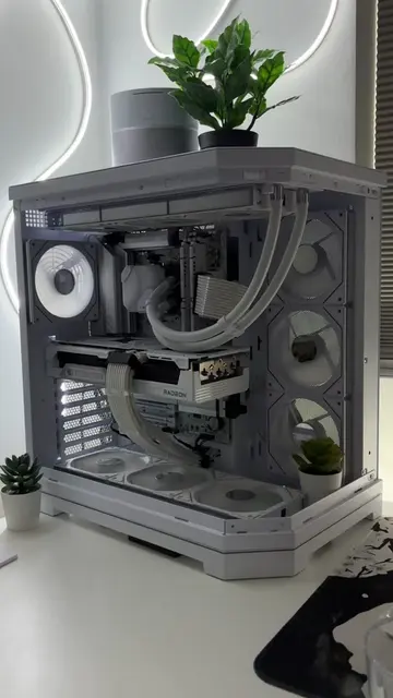 Holy pc 🤩 #pcbuild #white #asiahorse #techtok #creatorsearchinsights 