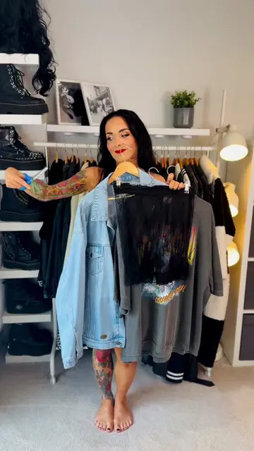 Build a grungy summer fit w me 🤘🖤✨✂️ What do you think of the final result? 👀