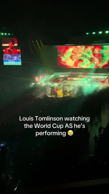 bro fr has a tv set up in front of his stage 😭 #louistomlinson #spectrumcenter 