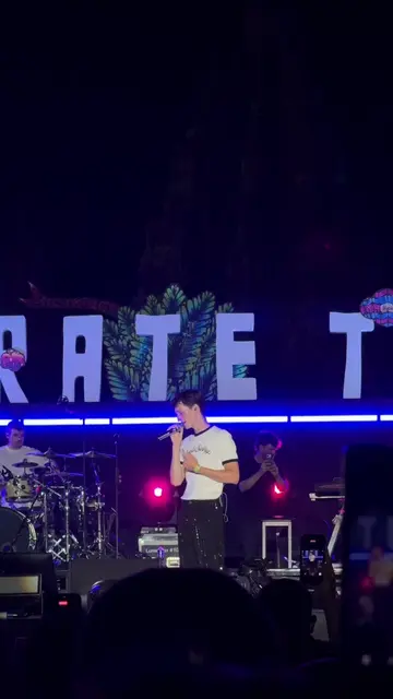 drunk text at Prambanan jazz 2026😵‍💫 henry km ganteng bgt @Henry Moodie 😫 #fy