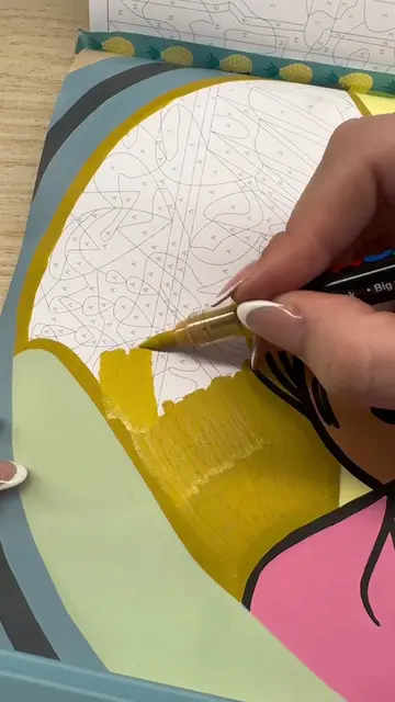 The marker nib popped out mid-coloring 🫣😅 Has this ever happened to you? 👇🤓 
