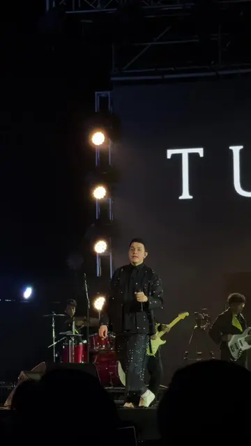 maafkan aku jatuh suka🥹 #fyp #tulus #jatuhsuka #prambananjazz 