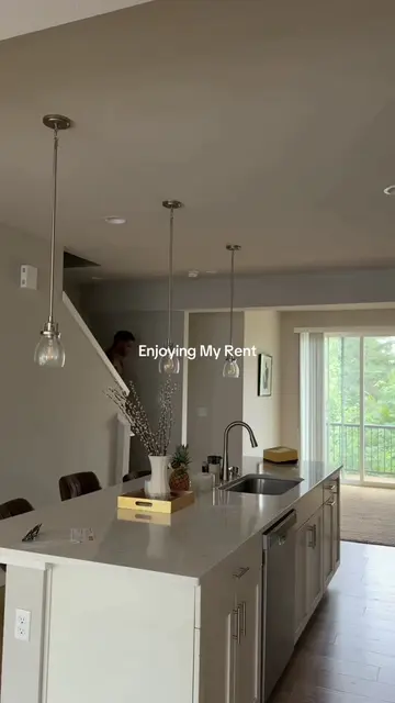 Rent paid. #mensstyle #homedecor #weekendvibe #brunch 