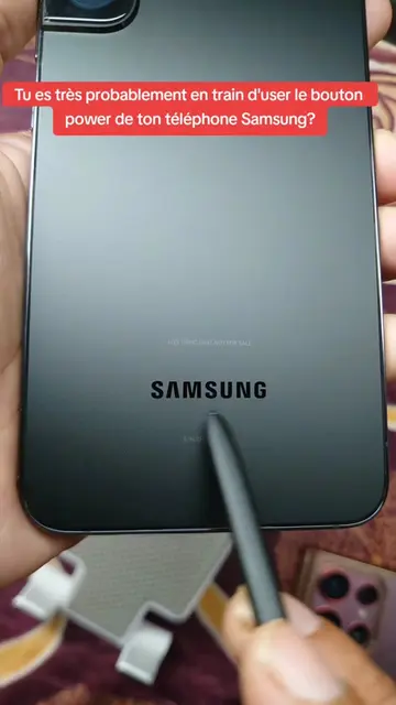 Tu es très probablement en train d'user le bouton power de ton téléphone Samsung