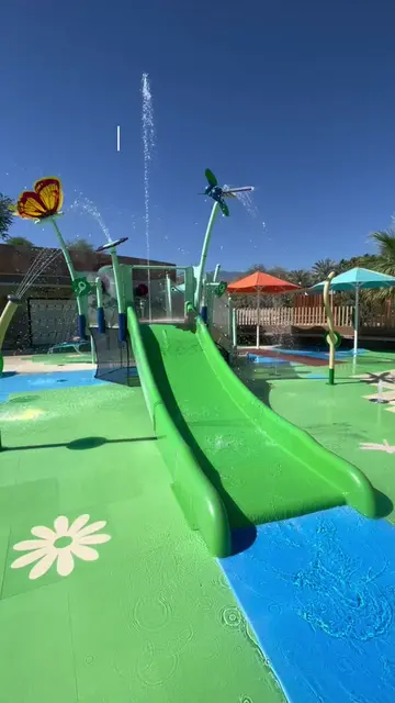 Looking for a fun summer day trip? 🦓💦 This zoo has an animal-themed splash pad