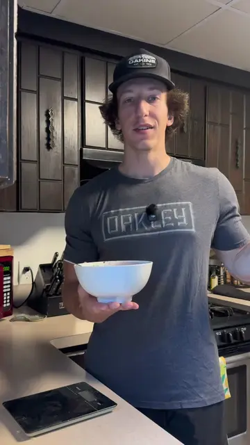 I’ve been rocking this bowl of oats for breakfast now for an almost half a year 