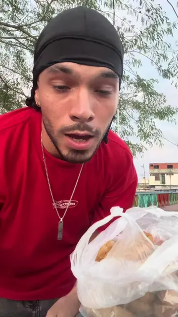 Pastelitos a que Alis por la calle independencia antes de llegar a  los dos goch