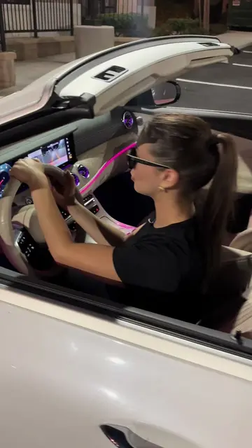 in my paris hilton era  #foryoupage #trending #convertible #benz #girls 
