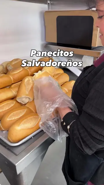 PANES SALVADOREÑOS 📍12721 Sherman Way, North Hollywood, CA 91605 #LasAmericasBa