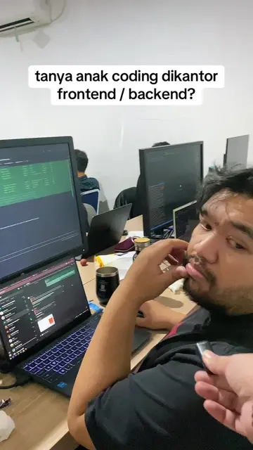 Tanya anak coding frontend atau backend? 🧐 #codinglife #codinghumor #coding #fr