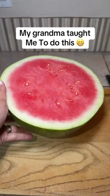 My grandma taught me to do this 😁 #watermelon #summerlook #summerfoodie #cuttin