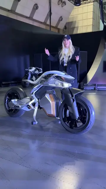 This bike might actually be alive... 😳 #futuretech #ai #technology #yamaha #sup