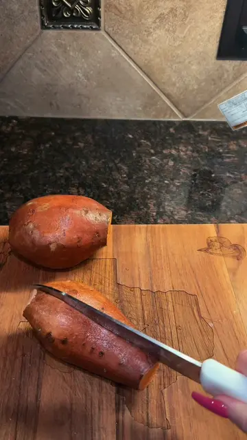 Sweet but spicy sweet potatoes  ❤️ #sweetpotato #cookwithme #EasyRecipe #easymea