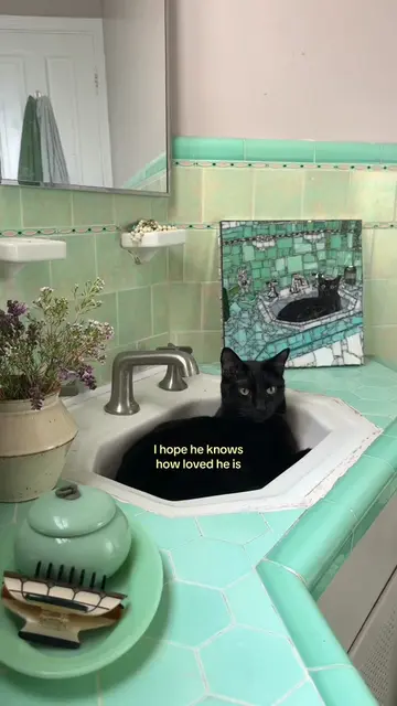 My baby zigzag is so loved <3 #vintagebathroom 