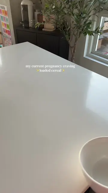 cereal while pregnant always taste better🍓🍌🥣 #pregnancytiktok #pregnancycravi