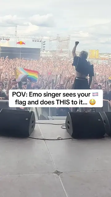 Can’t believe he did that to the flag… Wyd if you see a singer do this? 😳 Sh0w 