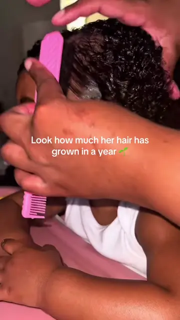 Did someone say healthy hair growth?! 🌱 Wow… the difference a year can make. 🤍