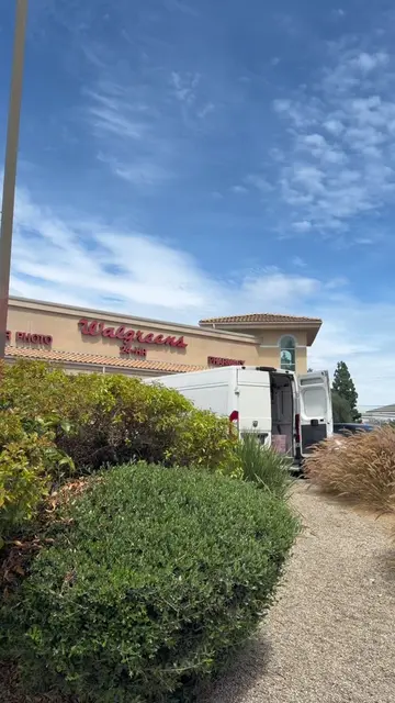 Fresh fruit, refreshing drinks, and another amazing small business to add to you