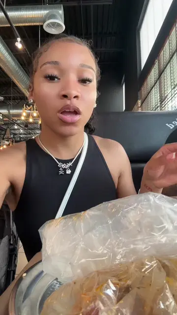 I know I’m not the only one who does this after eating seafood🫣🍋 #evadiamondj 
