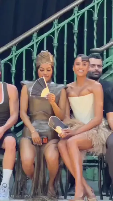 As always, Teyana Taylor bring a smile to my face at ASHI studio show! Video by 