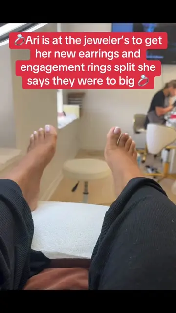 Ari fletcher shows off her engagement rings 💍 she had them split because she sa