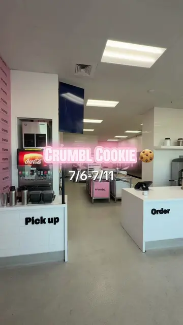 Let’s go get crumbl ✨ #crumbl #peoriail #crumblcookie #fyp #crumblecookiereview 
