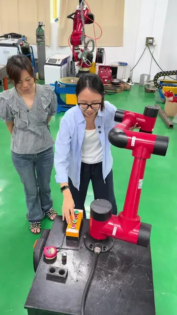 Cobot #industrial #automation #manufacturing #robotic #sixaxis