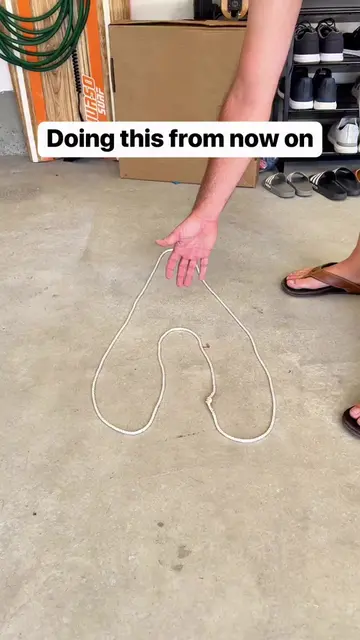 Easily carry large objects using this simple rope typing technique 🍉 #rope #kno