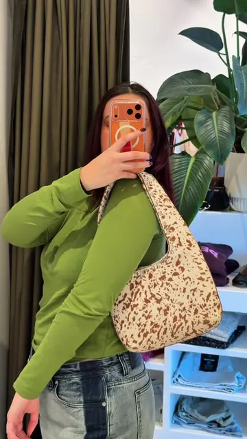 Let’s do some retail therapy and tik sold things off the wishlist at my fav bout