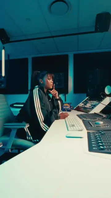 Studio snacks hit different. Popper Snapz keeping me fuelled while we cook 🔥 #P
