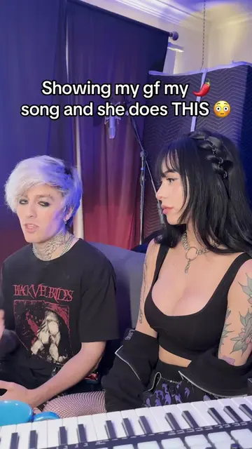 Did not expect her to do that 😳😭 would you be ok with this song? Any musician 