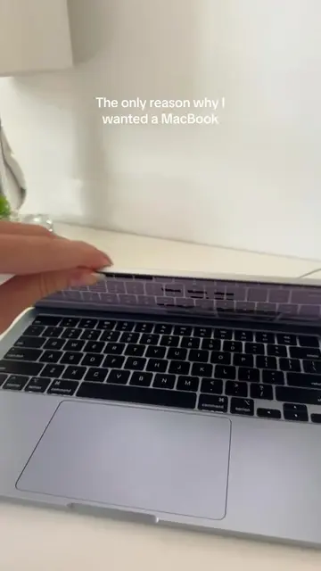 I love my MacBook💻🧸 How many of you have been asking for the wallpaper templat